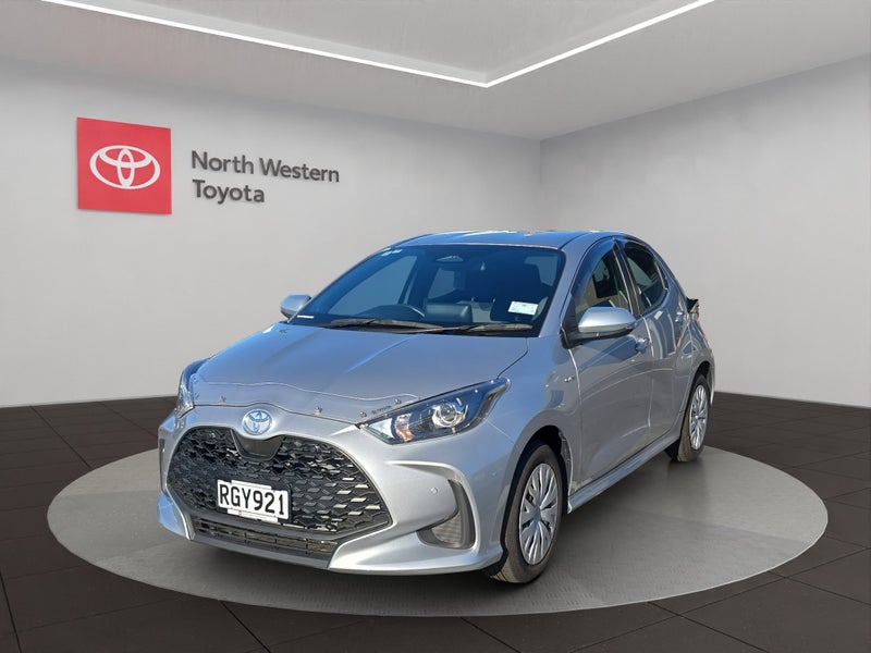 2025 Toyota Yaris GX 1.5L Hybrid FWD Hatchback image 3