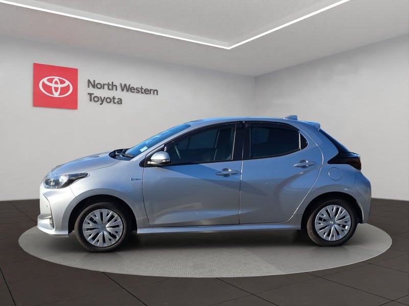 2025 Toyota Yaris GX 1.5L Hybrid FWD Hatchback image 4