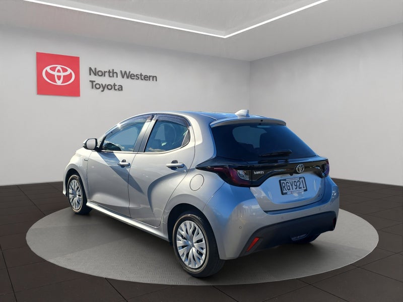 2025 Toyota Yaris GX 1.5L Hybrid FWD Hatchback image 5