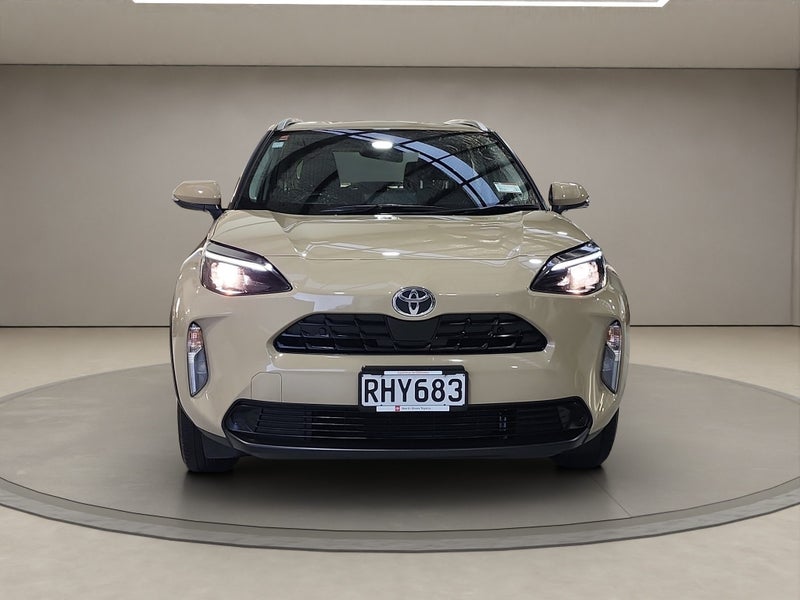 2025 Toyota Yaris GX 1.5L Hybrid FWD SUV image 2