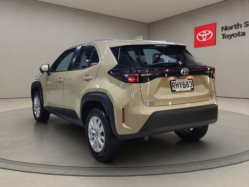 2025 Toyota Yaris GX 1.5L Hybrid FWD SUV image 5