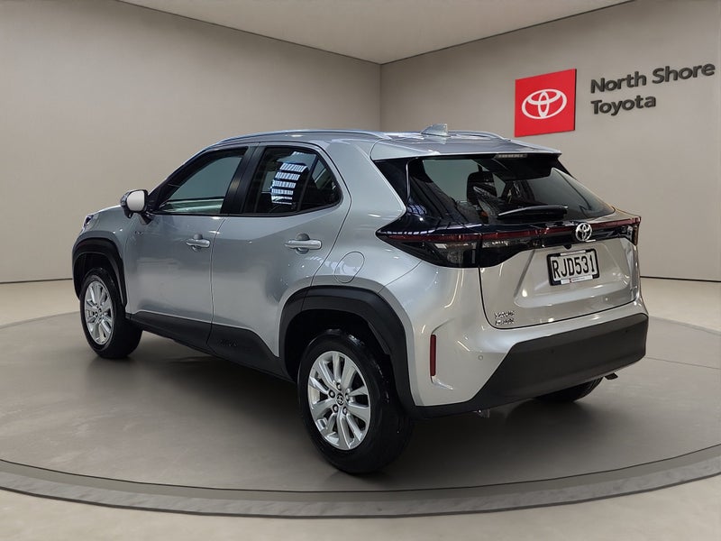 2025 Toyota Yaris GX 1.5L Hybrid FWD SUV image 5