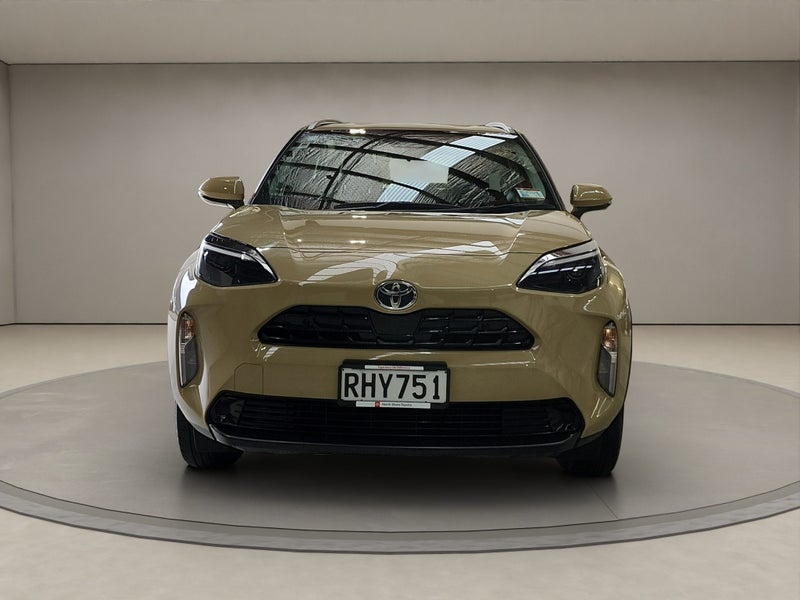 2025 Toyota Yaris GX 1.5L Hybrid FWD SUV image 2