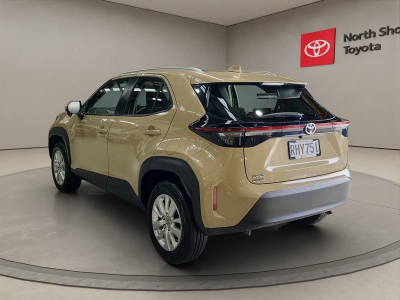 2025 Toyota Yaris GX 1.5L Hybrid FWD SUV image 5