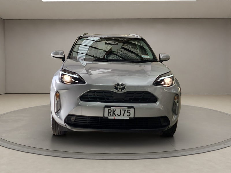 2025 Toyota Yaris GX 1.5L Hybrid FWD SUV image 2