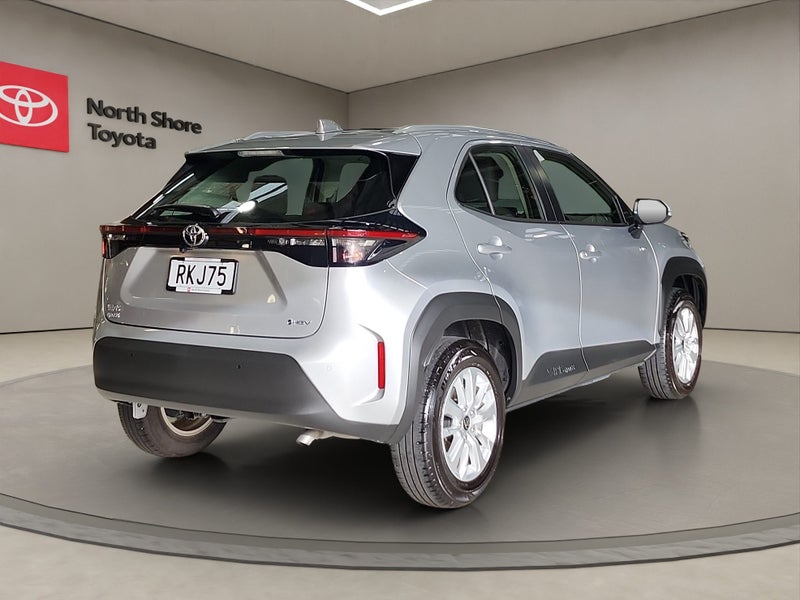 2025 Toyota Yaris GX 1.5L Hybrid FWD SUV image 4