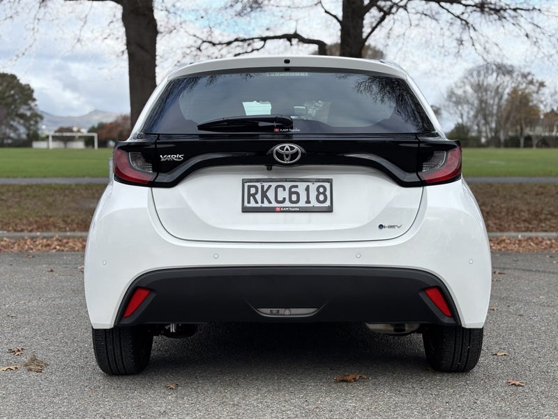 2025 Toyota Yaris GX 1.5P HEV ECVT FWD Hatch image 4