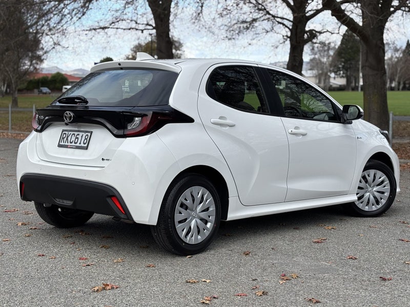 2025 Toyota Yaris GX 1.5P HEV ECVT FWD Hatch image 5