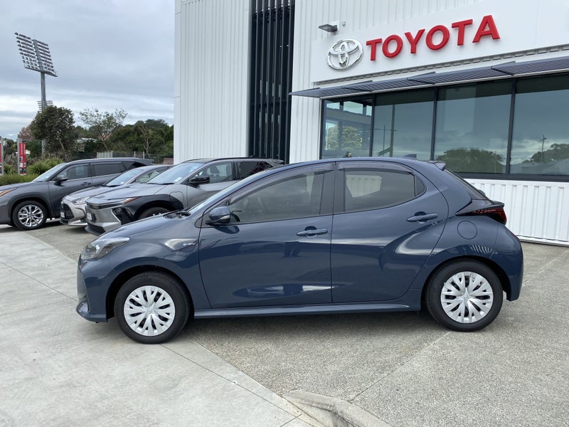 2025 Toyota Yaris GX 1.5P HEV ECVT FWD Hatchback image 2