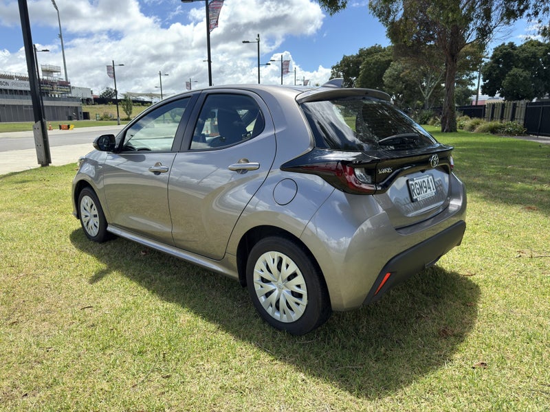 2025 Toyota Yaris GX 1.5P Hybrid Automatic Hatch image 5