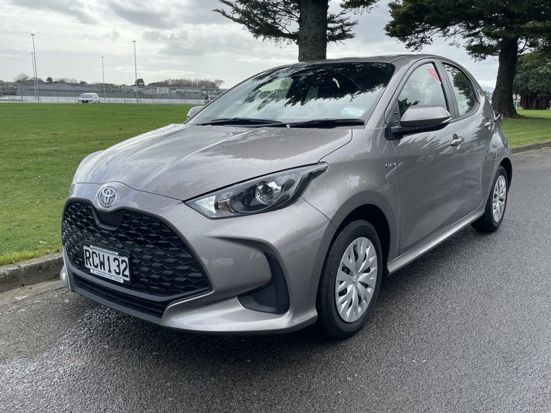 2025 Toyota Yaris GX 1.5P Hybrid FWD Automatic... image 1