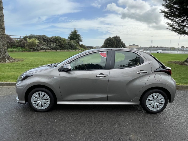2025 Toyota Yaris GX 1.5P Hybrid FWD Automatic... image 2