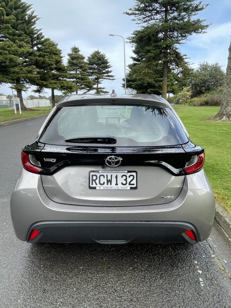 2025 Toyota Yaris GX 1.5P Hybrid FWD Automatic... image 5