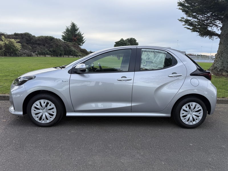 2025 Toyota Yaris GX 1.5P Hybrid FWD Automatic... image 2