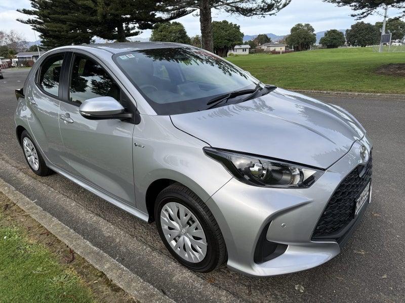 2025 Toyota Yaris GX 1.5P Hybrid FWD Automatic... image 5