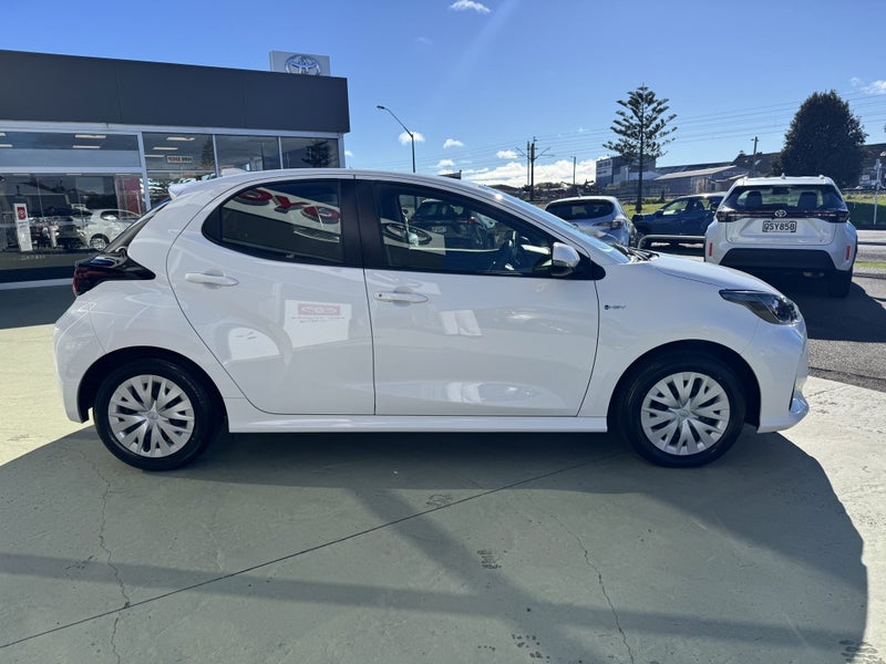 2025 Toyota Yaris GX 1.5P Hybrid FWD Automatic... image 5