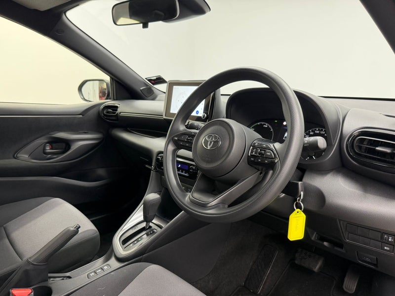 2025 Toyota Yaris GX Hybrid image 3