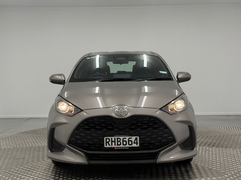 2025 Toyota Yaris GX Hybrid image 5