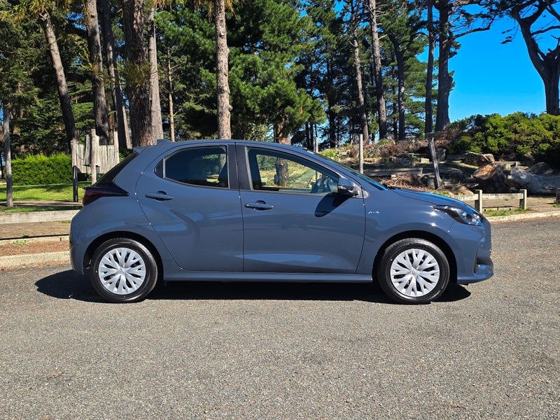 2025 Toyota Yaris GX Hybrid image 2