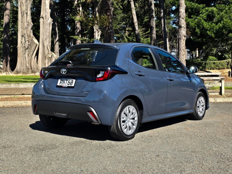 2025 Toyota Yaris GX Hybrid image 3