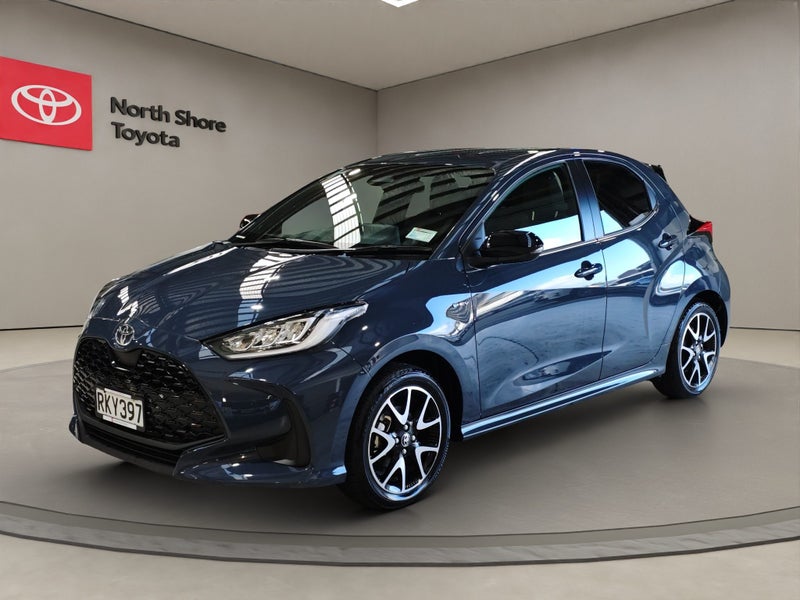 2025 Toyota Yaris ZR 1.5L Hybrid FWD Hatchback image 3