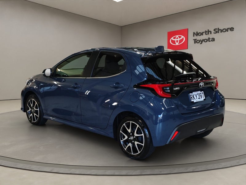 2025 Toyota Yaris ZR 1.5L Hybrid FWD Hatchback image 5