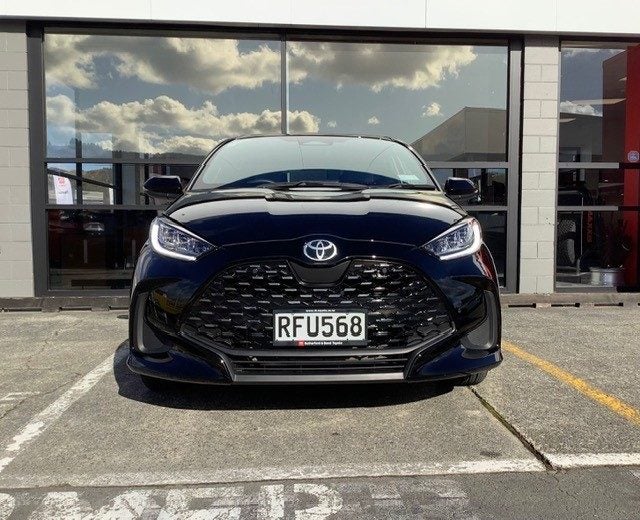 2025 Toyota Yaris ZR 1.5P HEV FWD image 2