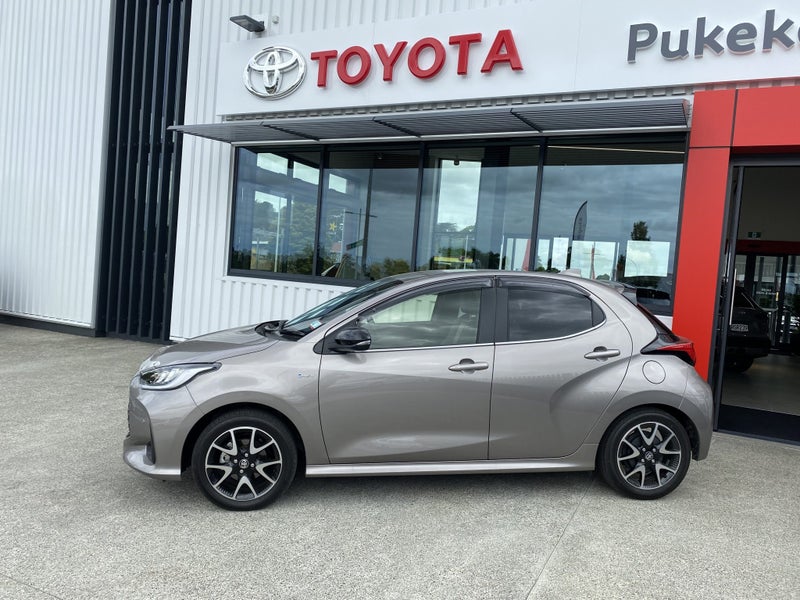 2025 Toyota Yaris ZR 1.5P HYBRID ECVT FWD Hatch... image 2