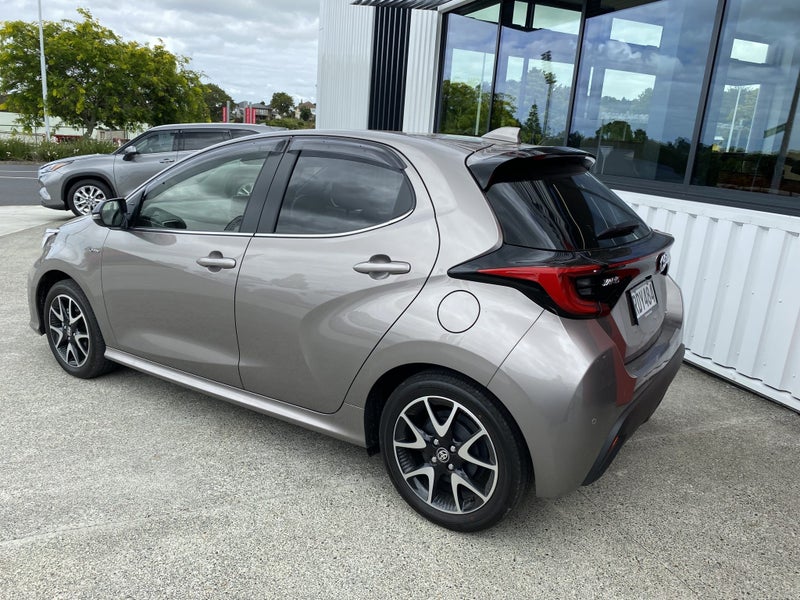 2025 Toyota Yaris ZR 1.5P HYBRID ECVT FWD Hatch... image 3