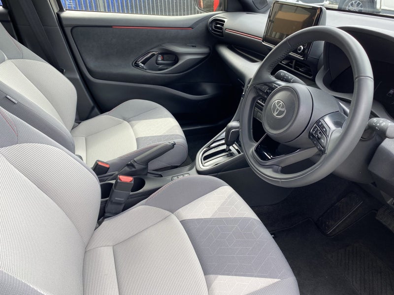 2025 Toyota Yaris ZR 1.5P HYBRID ECVT FWD Hatch... image 5
