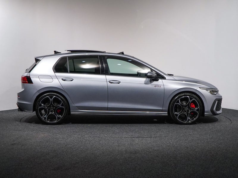 2025 Volkswagen Golf 8.5 GTI 195kW image 5