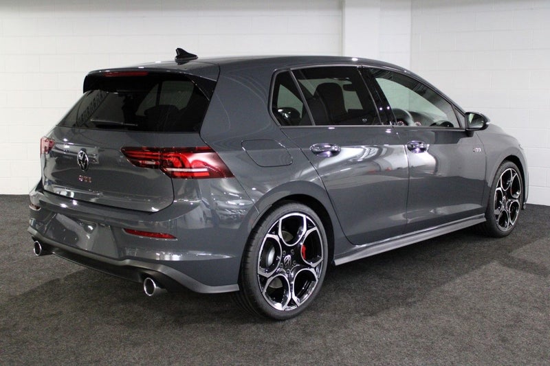 2025 Volkswagen Golf 8.5 GTI image 2