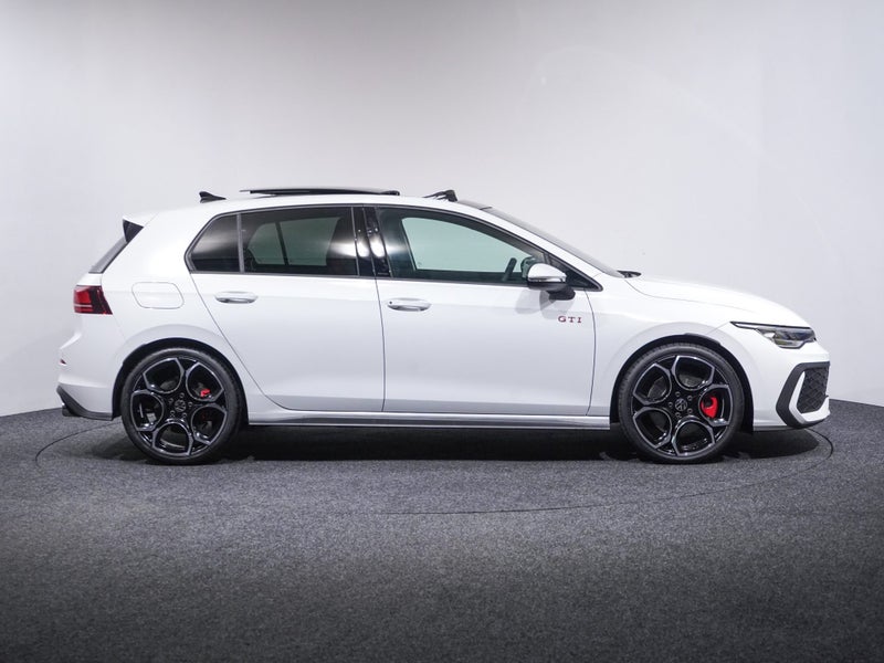 2025 Volkswagen Golf 8.5 GTI Touring 195kW image 4