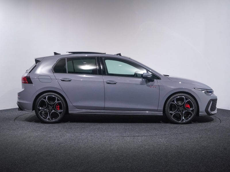 2025 Volkswagen Golf 8.5 GTI Touring 195kW image 5