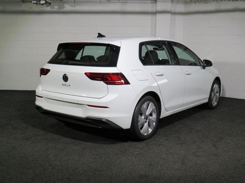 2025 Volkswagen Golf 8.5 LIFE image 2