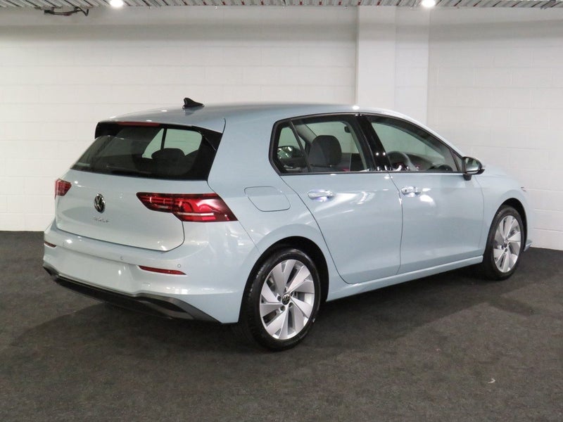 2025 Volkswagen Golf 8.5 LIFE image 3