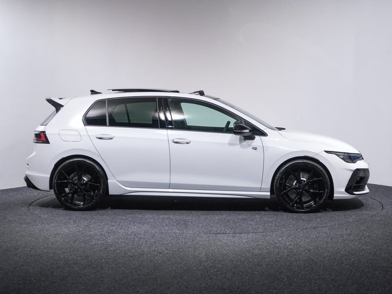 2025 Volkswagen Golf 8.5 R 4Motion 245kW image 4
