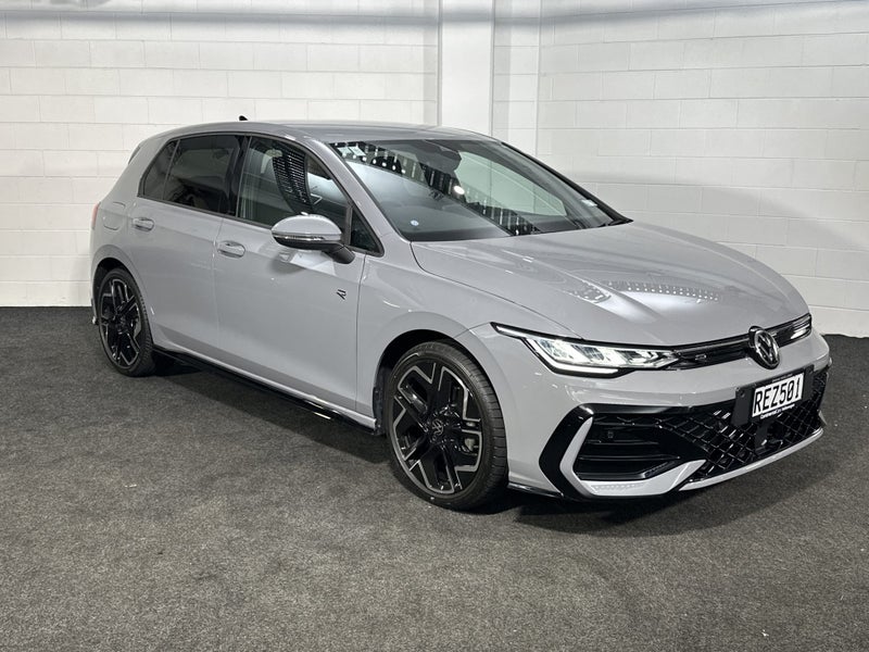 2025 Volkswagen Golf 8.5 R-LINE image 3