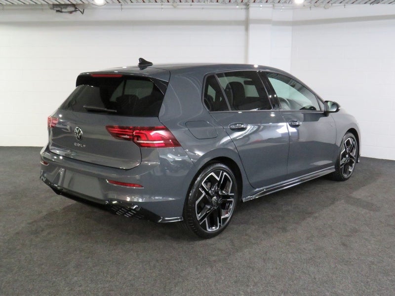2025 Volkswagen Golf 8.5 R-LINE image 3