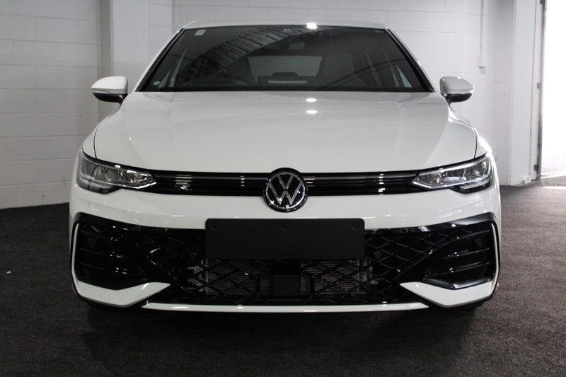 2025 Volkswagen Golf 8.5 R-LINE image 2