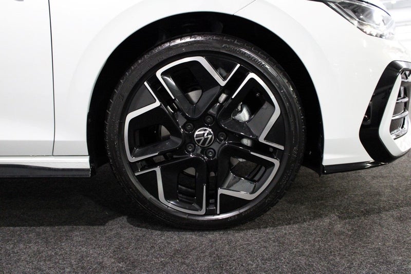 2025 Volkswagen Golf 8.5 R-LINE image 5
