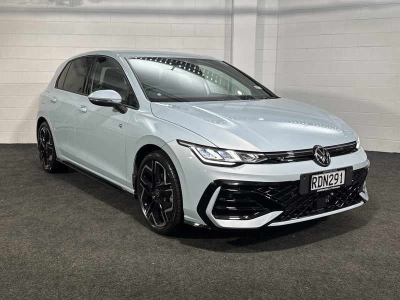 2025 Volkswagen Golf 8.5 R-LINE image 3