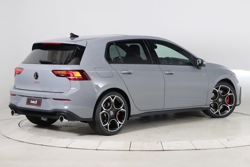 2025 Volkswagen Golf GTI image 2