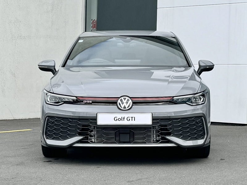 2025 Volkswagen Golf GTi 195kW image 2