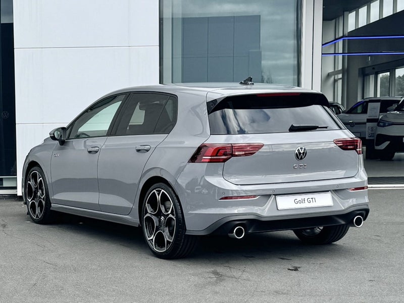 2025 Volkswagen Golf GTi 195kW image 5