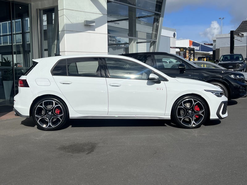 2025 Volkswagen Golf GTI 195kW TOURING PACKAGE image 3