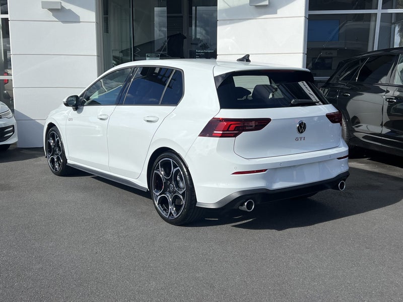 2025 Volkswagen Golf GTI 195kW TOURING PACKAGE image 4