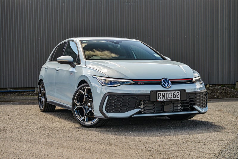 2025 Volkswagen Golf GTI 2.0 image 1