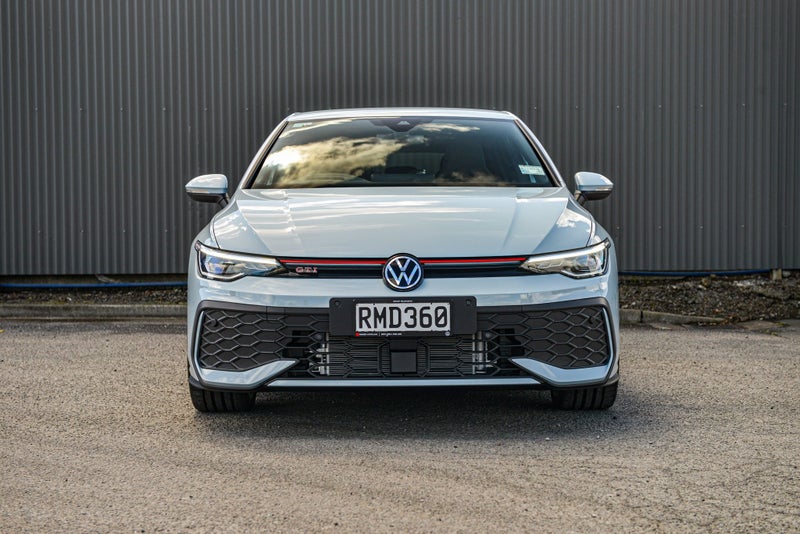 2025 Volkswagen Golf GTI 2.0 image 2
