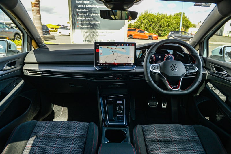 2025 Volkswagen Golf GTI 2.0 image 3